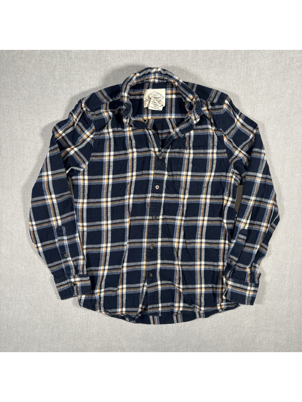 St. John's Bay Men's Size S Classic Fit Cotton Flannel Plaid Button-Down Shirt